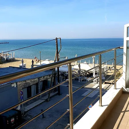 Aigialos 公寓式酒店