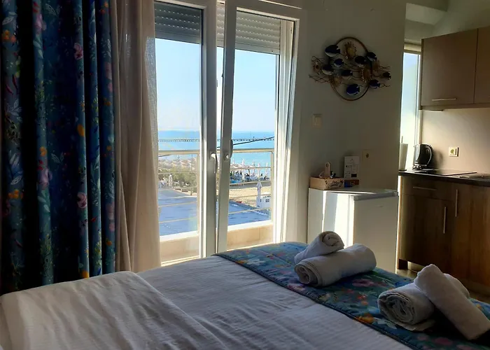 Aigialos 公寓式酒店